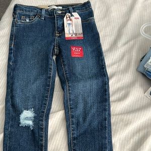 Levi’s new with tag super skinny stretch size 4T